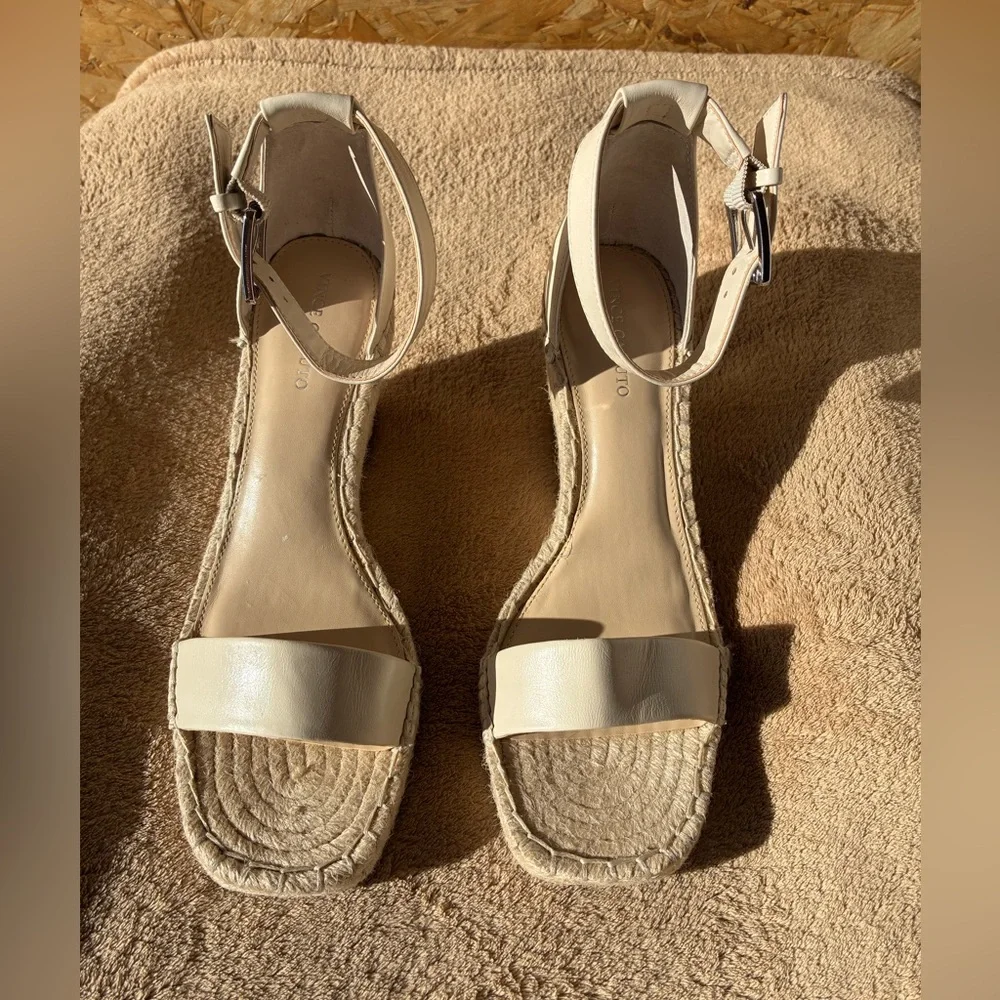 NWOT VINCE CAMUTO Meddrina Ankle Strap Sandal - Natural Size 9